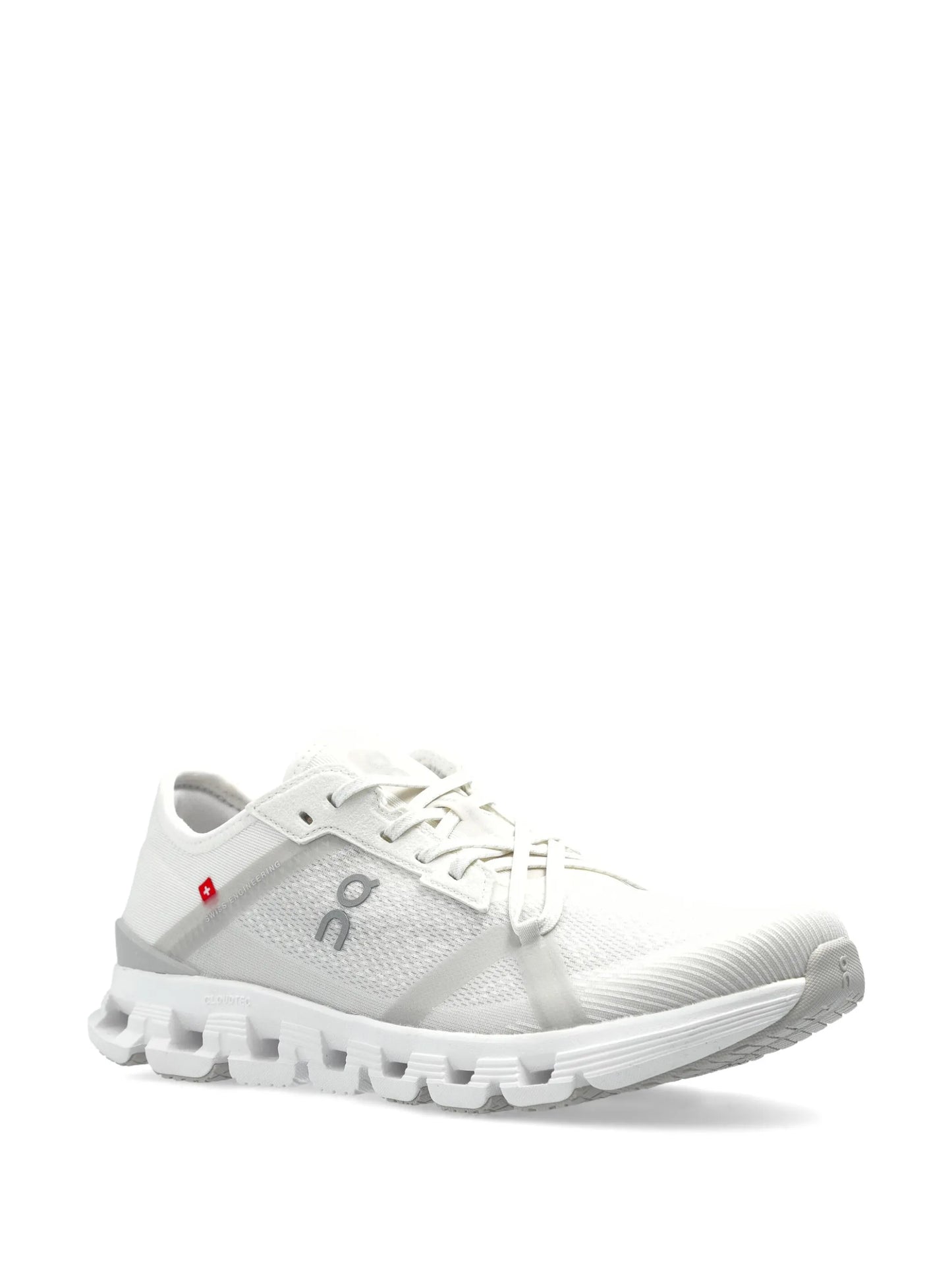 On Running Cloud X 4 AD Trainers in White Wolf